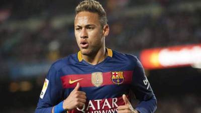 Neymar volará a París en las próximas horas para formalizar traspaso al PSG.