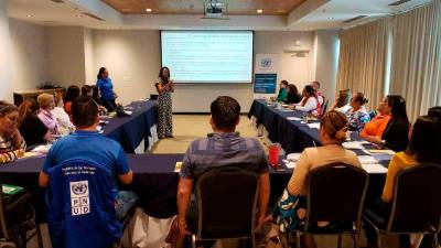 <b><span class=mln_uppercase_mln>Taller.</span></b> Funcionarios de alcaldías, centros de atención a migrantes y cámaras de comercio participan en la capacitación del PNUD.