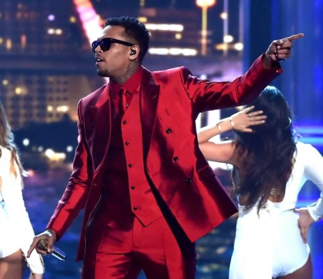 Lo que Chris Brown le compró a su madre a sus 15 años