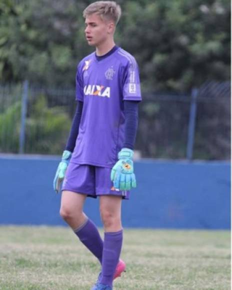 Bernardo Pisetta - A sus 15 años, este portero apenas llevaba desde agosto en el centro de formación del Flamengo, tras pasar por el del Atlético Paranaense.