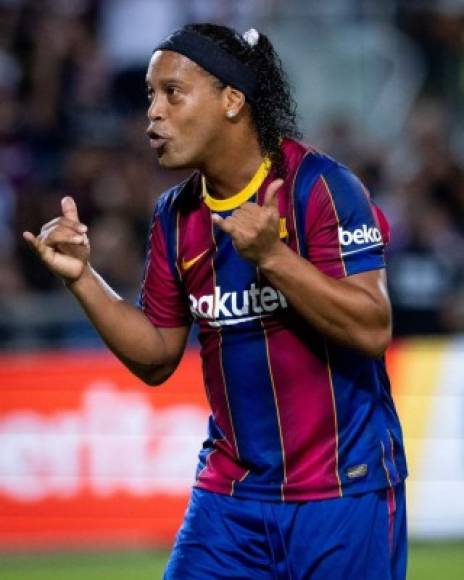 Ronaldinho marcó el primer gol del partido. Fue de penal y así celebró el brasileño, recordando sus mejores tiempos en el FC Barcelona.