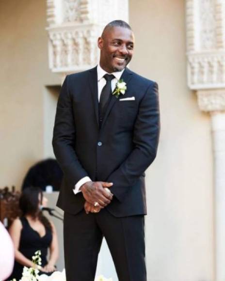 Elba, de 46, portó un traje a la medida de Ozwald Boateng.<br/>Las celebraciones se realizaron en tres días. Los invitados asistieron a una cena de 'colores del zoco' la noche anterior a la boda.