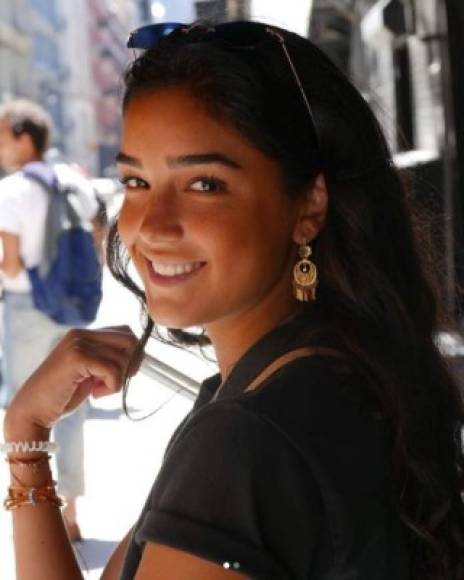 Alejandra de 18 años o 'Mi morenita' como le llama Biby Gaytán es una de las hijas de la actriz mexicana.
