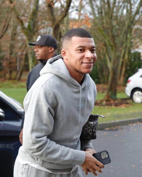 Kylian Mbappé decidió no tomarse vacaciones luego del Mundial de Qatar 2022 y ya se encuentra entrenando en el PSG para lo que resta de temporada. Ahora se ha conocido una serie de condiciones para aceptar seguir en el cuadro francés.