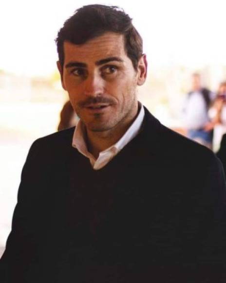 Cabe señalar que Iker Casillas no ha querido atender a los medios después de oficializar su separación de Sara Carbonero.