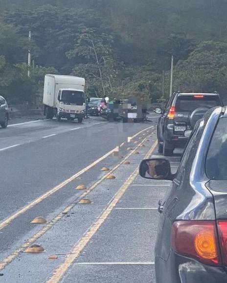 La colisión ocurrió alrededor de las 3:00 pm de ayer, en la referida carretera interdepartamental, que conecta San Pedro Sula y Tegucigalpa, las dos ciudades más importantes del Honduras. 