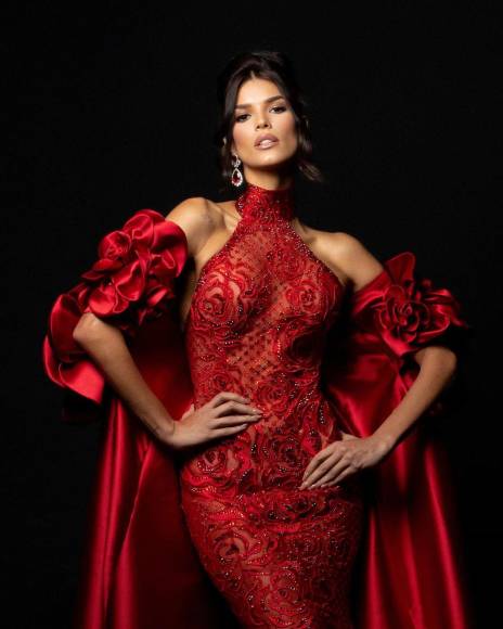 El vestido que lució la nueva reina venezolana fue diseñado por Julio Mora.