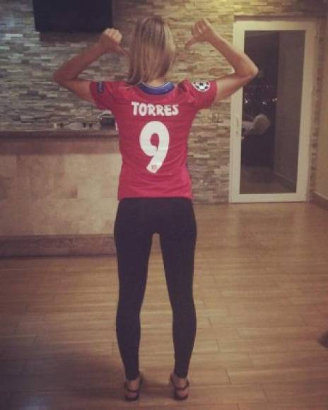 Es admiradora del delantero español Fernando 'Niño' Torres, del Atlético.