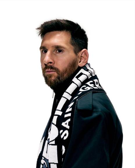 En primer lugar, Lionel Messi le pidió al PSG hablar de una posible renovación una terminada la Copa del Mundo de Qatar 2022. El crack rosarino solo tiene en mente el Mundial.