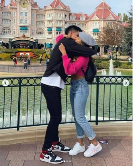 El beisbolista le propuso matrimonio a Nancy Herrera en un romántico viaje a Disneyland, París.