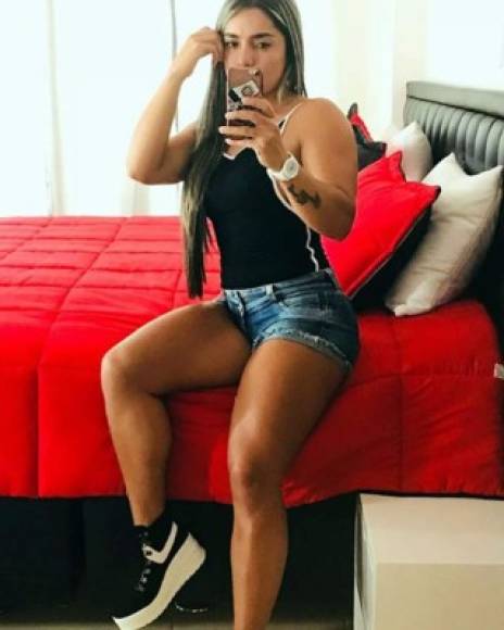 Tras el desempeño del 'Cucho' Hernández con Colombia, se volvió tendencia el nombre de Janeth Suárez, que mostró su belleza en la popular red social Instagram.