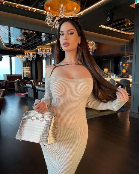 Natalia Barulich en su carrera como modelo se ha definido como una persona de mente abierta en sus redes sociales y sus sensuales fotografías le han permitido acumular 2.6 millones de seguidores en su Instagram, así como también su carisma y su personalidad cautivadora.