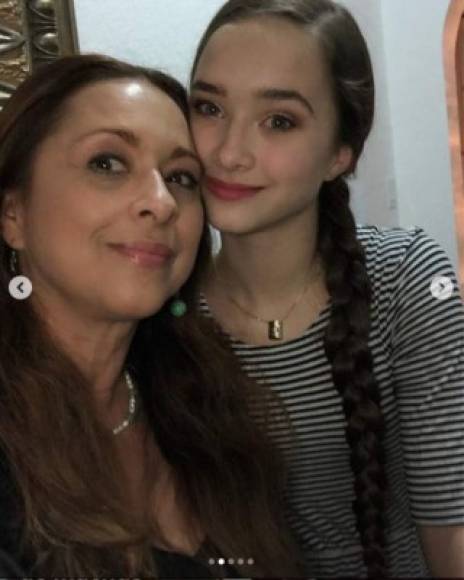 La hija de Neida Sandoval, la periodista hondureña, creció y está bellísima