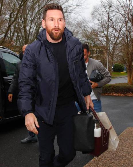Messi regresó a los entrenamientos del PSG, en donde fue homenajeado tras coronarse campeón del Mundial de Qatar.