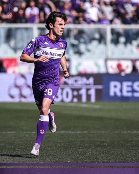 Álvaro Odriozola: El lateral estuvo cedido a préstamo en la temporada pasada en la Fiorentina. El Real Madrid busca transferirle.