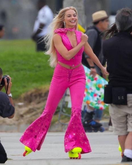 Margot Robbie: La estrella australiana Margot Robbie continuará el año próximo su prodigioso ascenso en Hollywood: encarnará a “Barbie” junto a Ryan Goslin, en la muy esperada película de la cineasta Greta Gerwig, y luego se unirá a Brad Pitt en “Babylon” de Damien Chazelle.