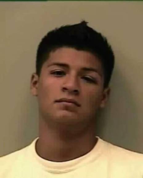 Josué Ricardo Mondragón es buscado por el delito de violación. La policía del condado de Gwinnett afirma que el 3 de abril de 2010, el sujeto se metió al cuarto de una adolescente de 14 años aprovechando que su madre acababa de salir a trabajar.<br/>