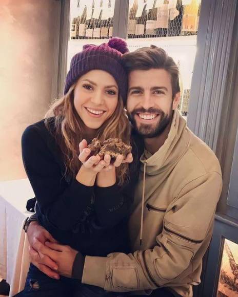 A pesar, de las especulaciones de que Shakira y Piqué habían decidido poner fin a las indirectas, al parecer los seguidores de la cantante no piensan olvidarló, ya que no pierden oportunidad en cantarle los temas que la colombiana le dedicó a él y a su actual pareja. 