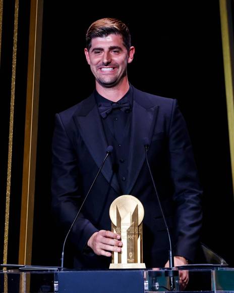 El portero belga del Real Madrid, Thibaut Courtois, se llevó el Trofeo Yashin al mejor arquero del mundo en la temporada 2021-2022. Su felicidad era evidente.