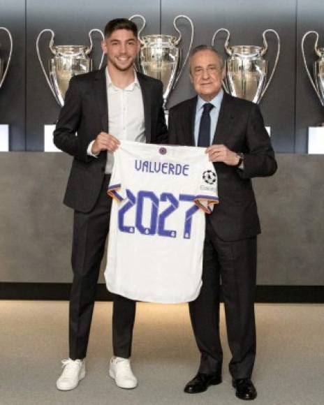 El centrocampista uruguayo del Real Madrid Federico Valverde prolongó su contrato con el club blanco hasta 2027. Foto Twitter Real Madrid.
