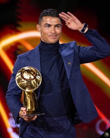 El saludo del Comandante Cristiano Ronaldo tras sumar un galardón más a su exitosa carrera.
