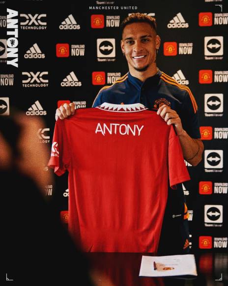 Manchester United anunció este jueves el fichaje de Antony, por el que han pagado 100 millones de euros al Ajax de Ámsterdam. El brasileño ha firmado un contrato hasta 2027, con opción a un año adicional, después de haber disputado 134 partidos para el Ajax, en los que ha marcado 31 goles y dado 27 asistencias. En su palmarés destacan dos ligas holandesas así como la medalla de oro en los pasados Juegos Olímpicos de Tokio.