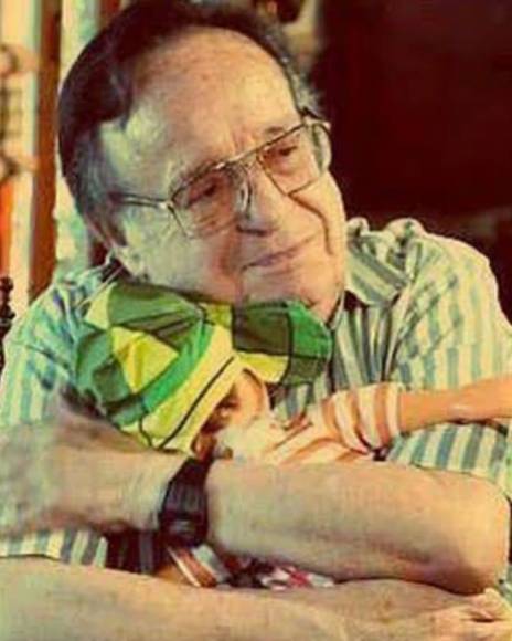 Es por ello que resulta importante aclarar que quien posee los derechos de autor de todos los personajes creados por Roberto Gómez Bolaños, ‘Chespirito’, es su hijo Roberto Gómez Fernández.