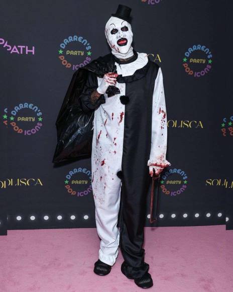 - Tyga:Se puso un aterrador disfraz de Art the Clown en la fiesta de Halloween de Pop Icons de Darren Dzienciol el sábado en Beverly Hills. 