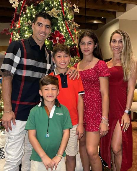 Luis Suárez - El delantero uruguayo y nuevo fichaje del Inter Miami la pasó con su esposa Sofi Balbi y sus hijos