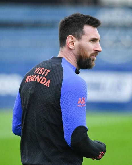 Posteriormente, Lionel Messi se reintegró positivamente a los entrenamientos del club de cara a los nuevos encuentros del PSG en Copa y la Ligue 1.