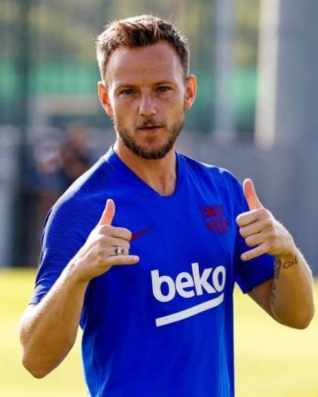 Ivan Rakitic - En el interior del centro del campo del Barcelona aparece el croata.