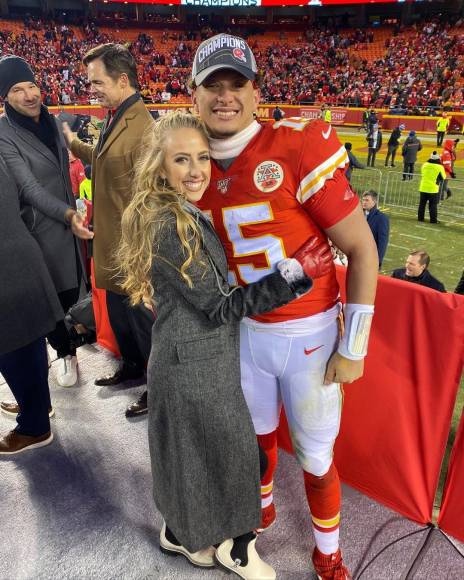 La pareja ha estado uno al lado del otro en todos los altibajos de su edad adulta, incluido el triunfo de Mahomes en el Super Bowl LIV en 2020 y la derrota del Super Bowl LV en 2021.