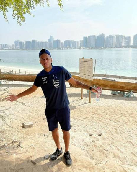 Otro que aprovechó la visita a Abu Dabi fue el jugador de la UPN, Jack Jean-Baptiste, quien disfrutó de la playa de esta ciudad.