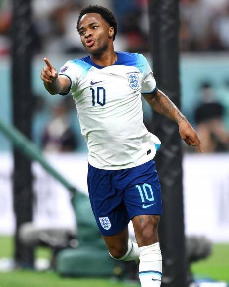 Sterling fue otro de los jugadores que fue víctima de asalto en su casa, esto cuando él disputaba el Mundial de Qatar 2022 con Inglaterra.