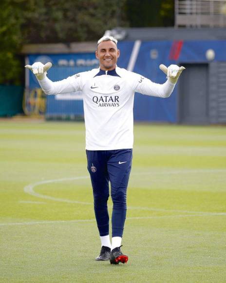 Según Fabrizio Romano, Keylor Navas tomó la decisión de abandonar el PSG en este mercado de invierno. El arquero ticoc tiene una oferta del Nottingham Forest de Inglaterra, pero el club parisino todavía no le da luz verde. Se trata de una cesión con opción de compra obligatoria.