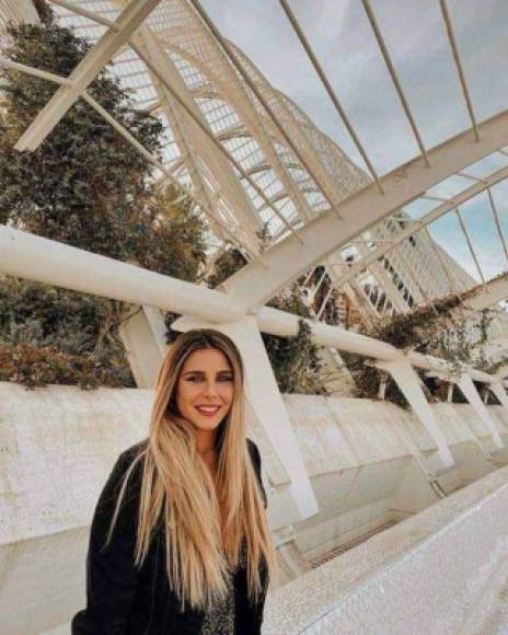 Ivana, en Instagram (ivannaicardi) es muy activa en redes sociales. En esta red social cuenta con más de 700 mil seguidores.