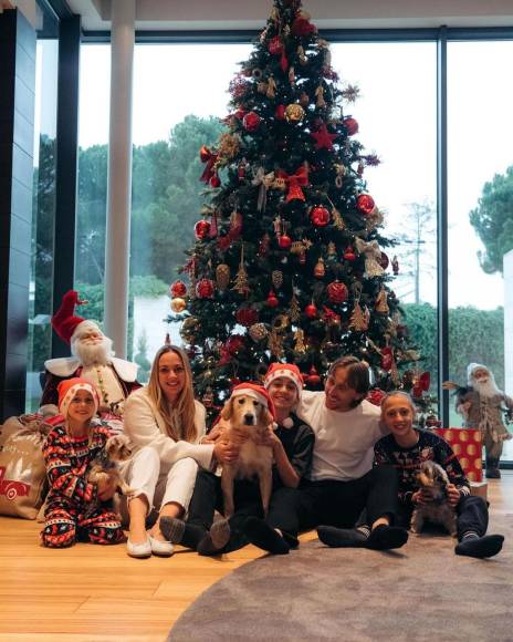 Luka Modric - El mediocampista croata del Real Madrid aprovechó para pasar la Navidad 2023 con su familia.