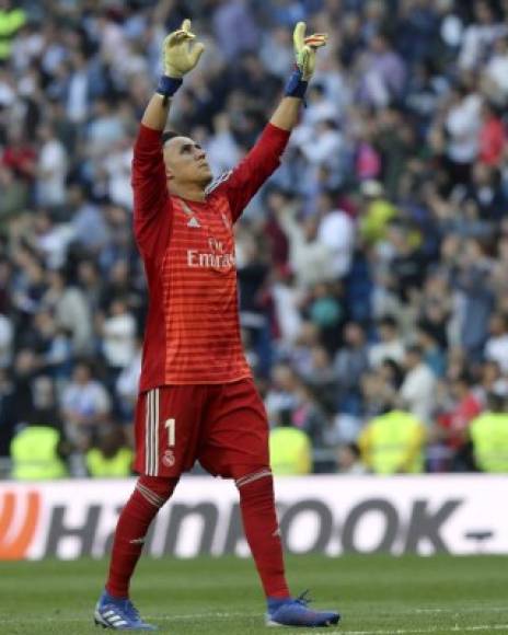 Keylor Navas levantó sus manos y le agradeció a Dios luego de volver a jugar en el 11 titular del Real Madrid.