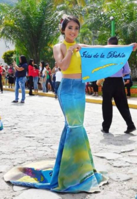 Esta hermosa jovencita lució bellísima con un vestido que representa a Islas de la Bahía.