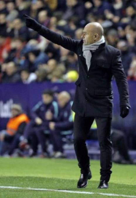 El técnico del Levante, Paco López, durante el partido de ida de octavos de final de la Copa del Rey.