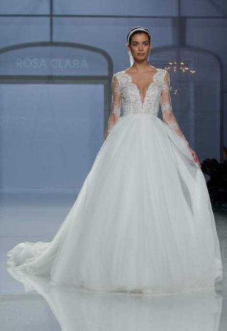 Joana Sanz durante el desfile en la Barcelona Bridal Fashion Week.