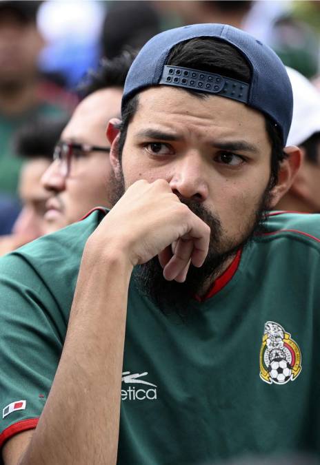 Este aficionado mexicano se lamenta por la eliminación del Tricolor en el Mundial de Qatar 2022.