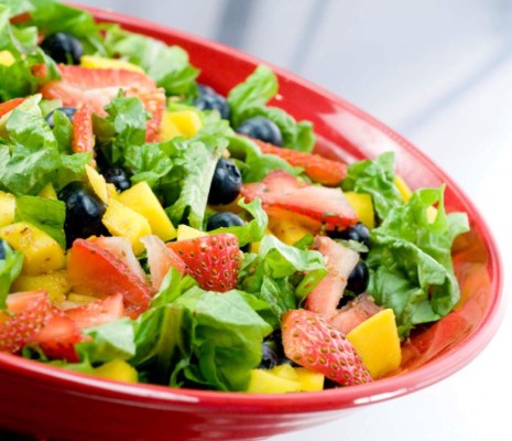 Ensalada de berros, sandía y fresas