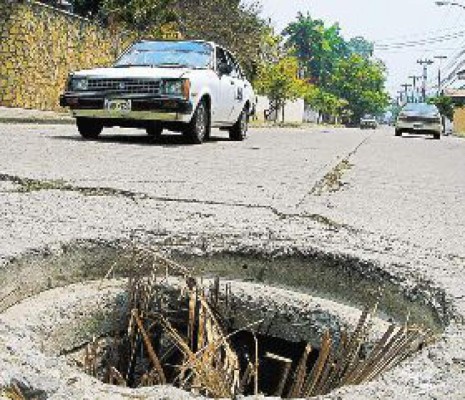 Juzgados ordenan tapar alcantarillas