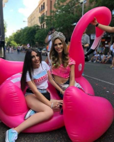 En las redes no faltan los que quieran comparar la belleza de la Miss España Ángela Ponce, de 28 años, con la de su hermana menor.