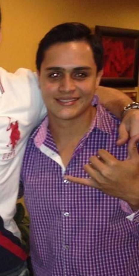 De acuerdo a imágenes y videos que circulan en medios de comunicación, los sicarios andaban vestidos con indumentaria militar al momento de perpetrar la matanza. 