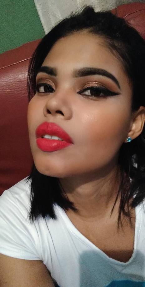 En uno de sus videos donde aparece bailando escribió el siguiente texto: “Dicen que las penas se alejan cuando estas bailando. Por eso siempre me verán bailando”.