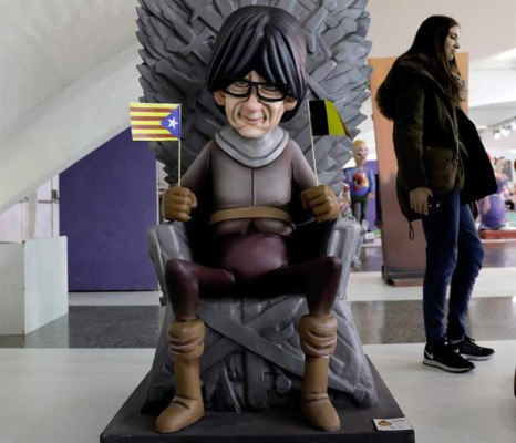 Independentistas catalanes se reúnen con Puigdemont en Bruselas