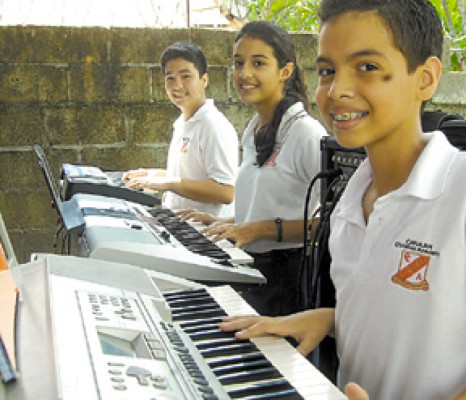 Canaan Band le canta a la solidaridad