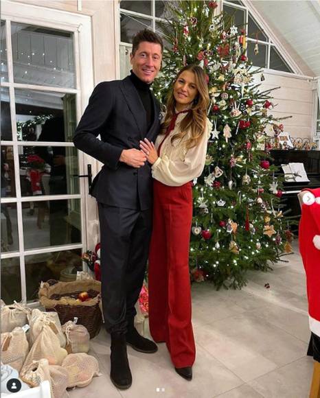 Robert Lewandowski, delantero polaco del Bayern Múnich, con su esposa Anna Lewandowska.